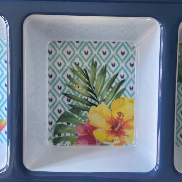 Hawaiian Themed Divided Servers - Picture 4 of 6